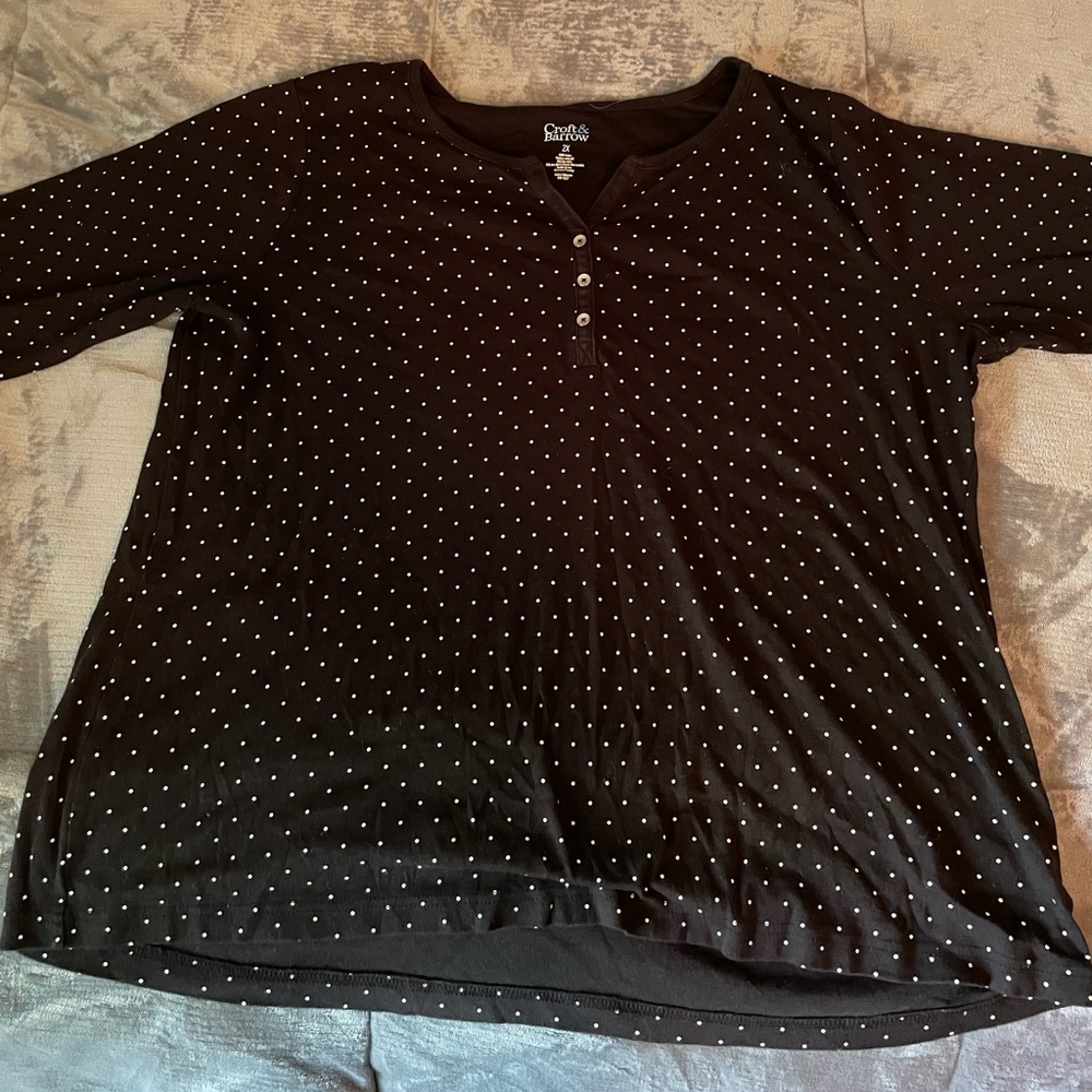 Casual button up black long sleeve shirt w/ white polka dots